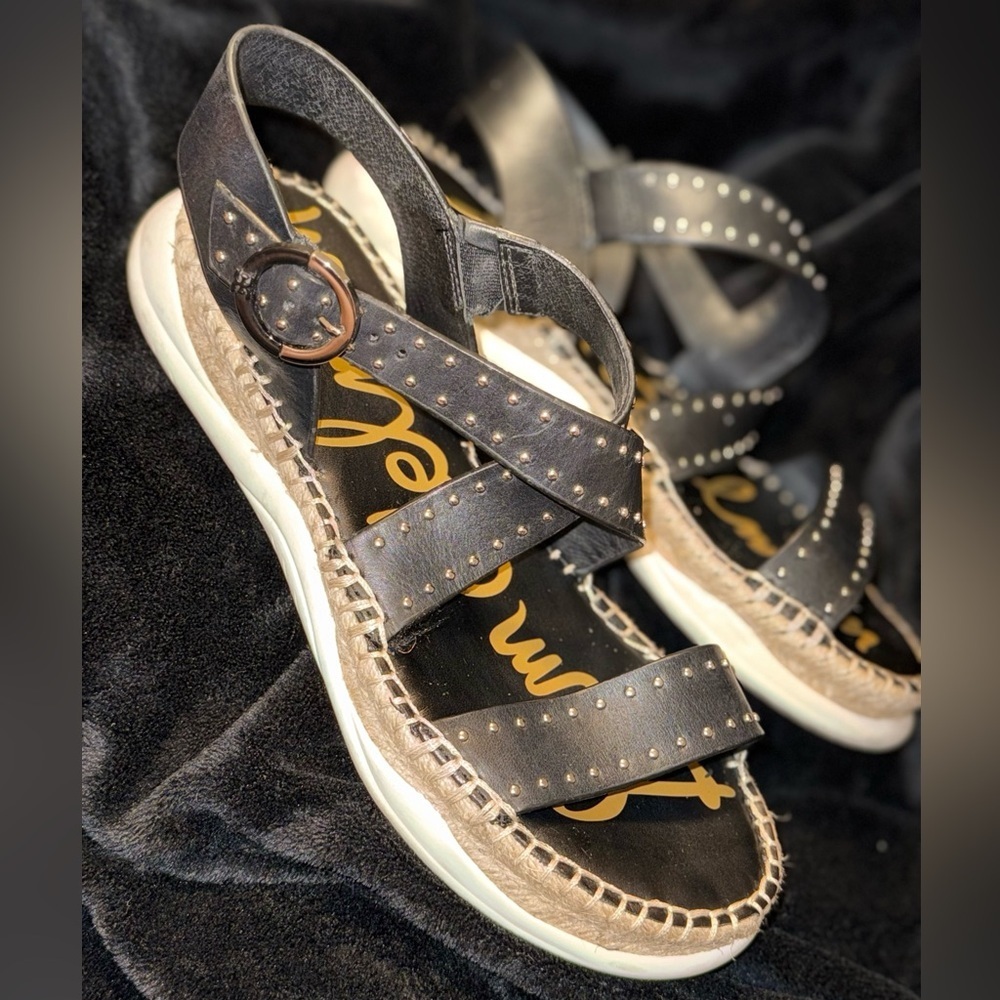 Black Sandals with Woven Straps and Cushioned Sole